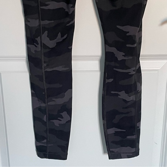 Athleta Ultimate Stash Pocket 7/8 Tight Camouflage Black Gray - 29976 - Picture 13 of 16